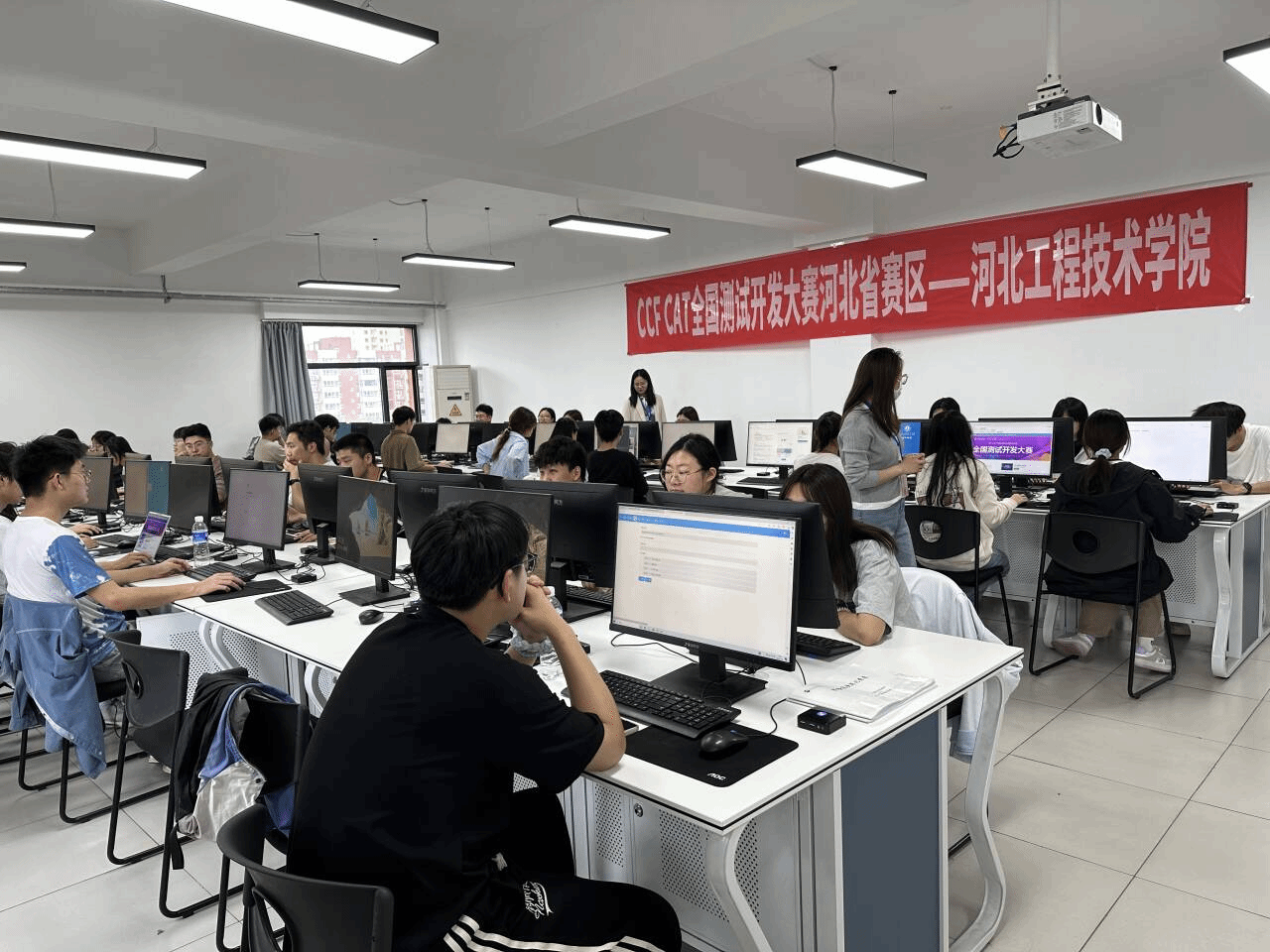 河北工程技術(shù)學(xué)院網(wǎng)絡(luò)空間安全學(xué)院成功承辦2024年度中國計(jì)算機(jī)應(yīng)用技術(shù)大賽全國測試開發(fā)大賽河北省選拔賽